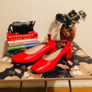 EVERLANE: THE DAY HEEL IN RED SIZE 7
